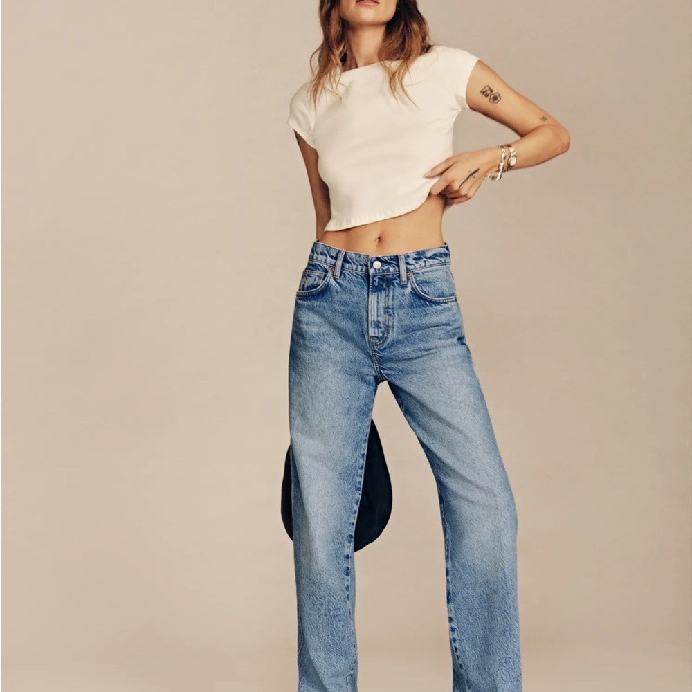 Reformation jeans model Val 90’s mid rise straight. Size 27.